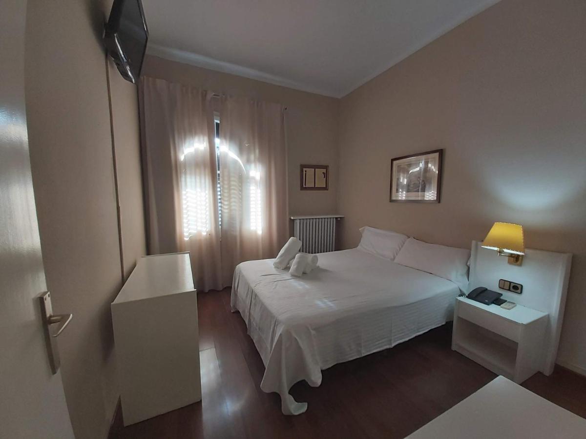 Hotel El Castell Sant Boi de Llobregat Eksteriør billede