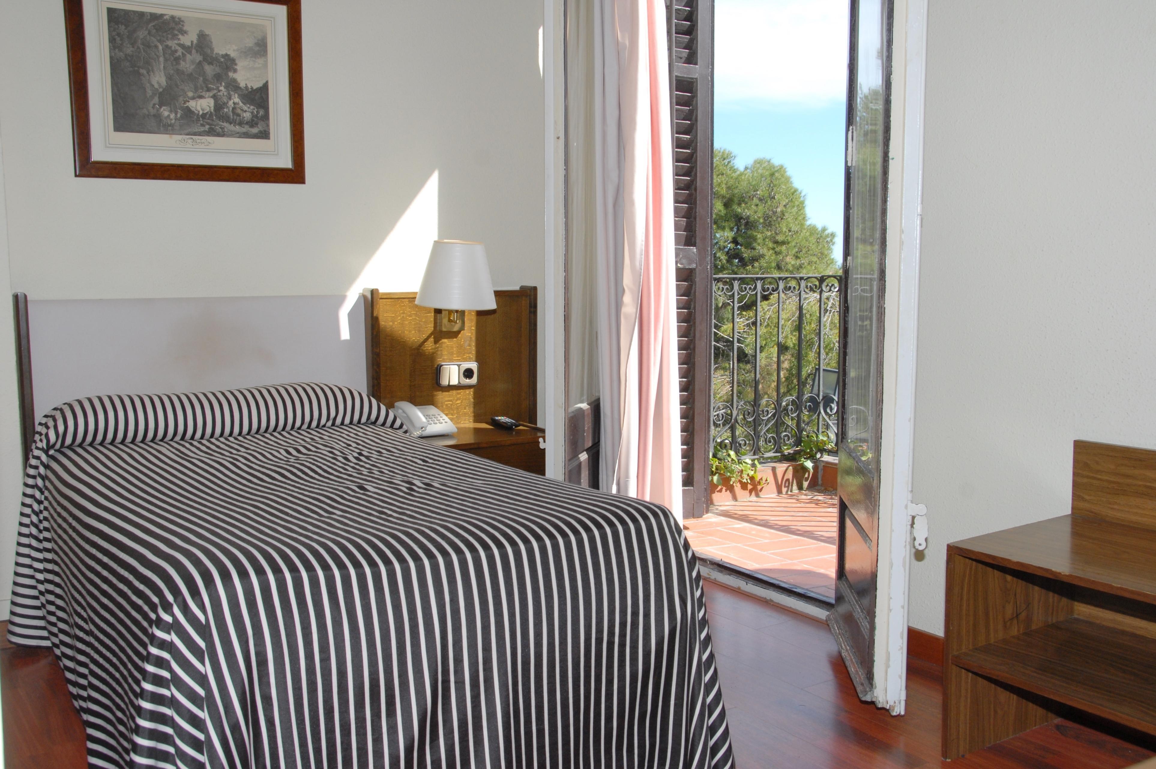 Hotel El Castell Sant Boi de Llobregat Eksteriør billede
