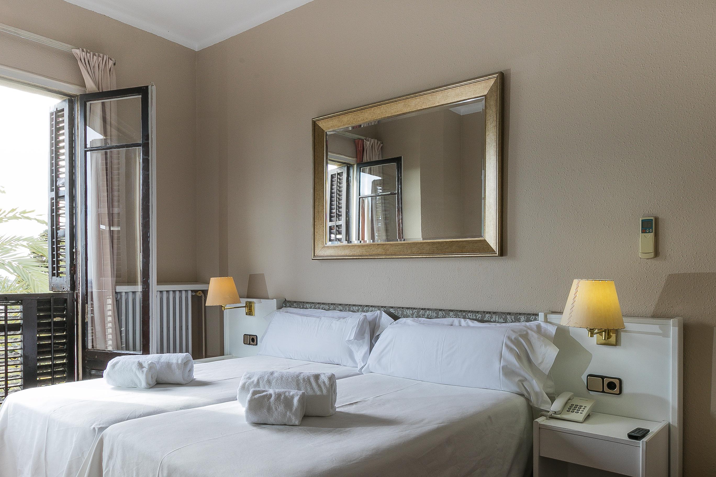 Hotel El Castell Sant Boi de Llobregat Eksteriør billede