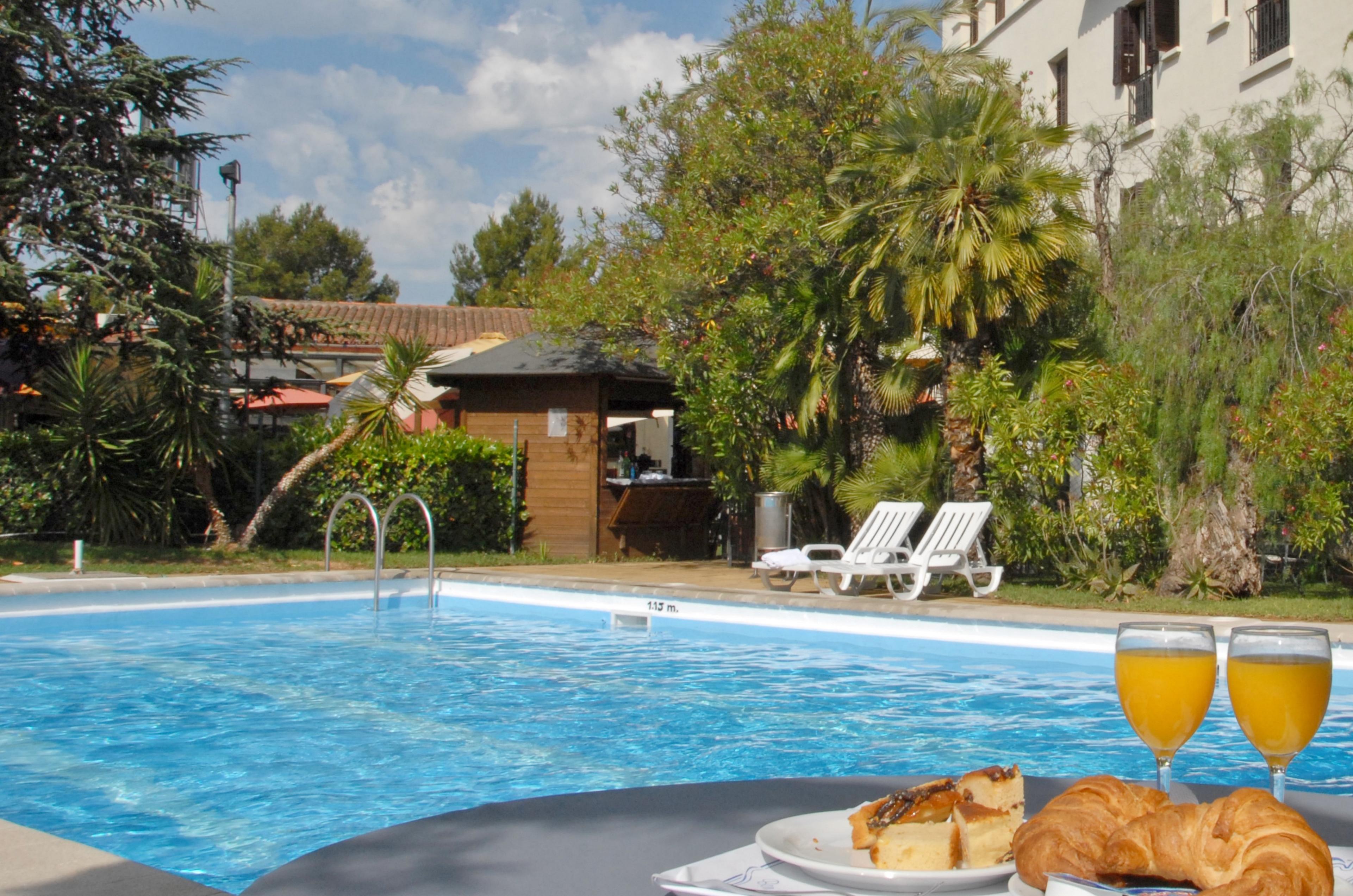 Hotel El Castell Sant Boi de Llobregat Eksteriør billede
