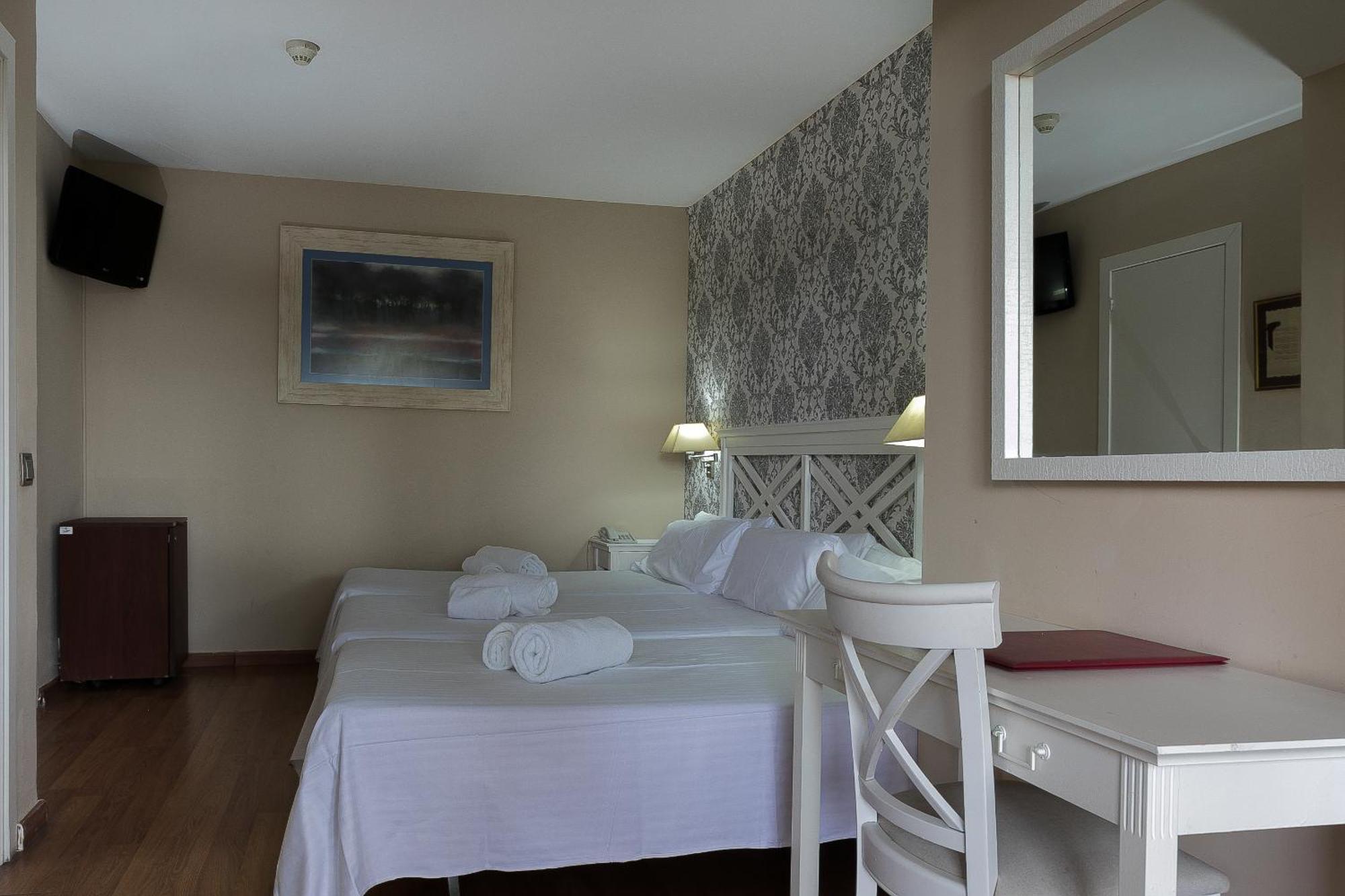 Hotel El Castell Sant Boi de Llobregat Eksteriør billede