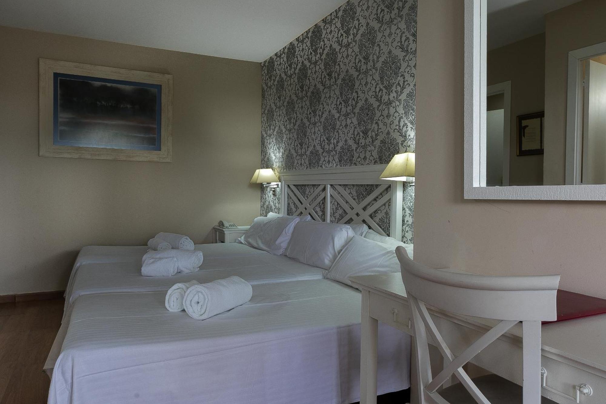 Hotel El Castell Sant Boi de Llobregat Eksteriør billede