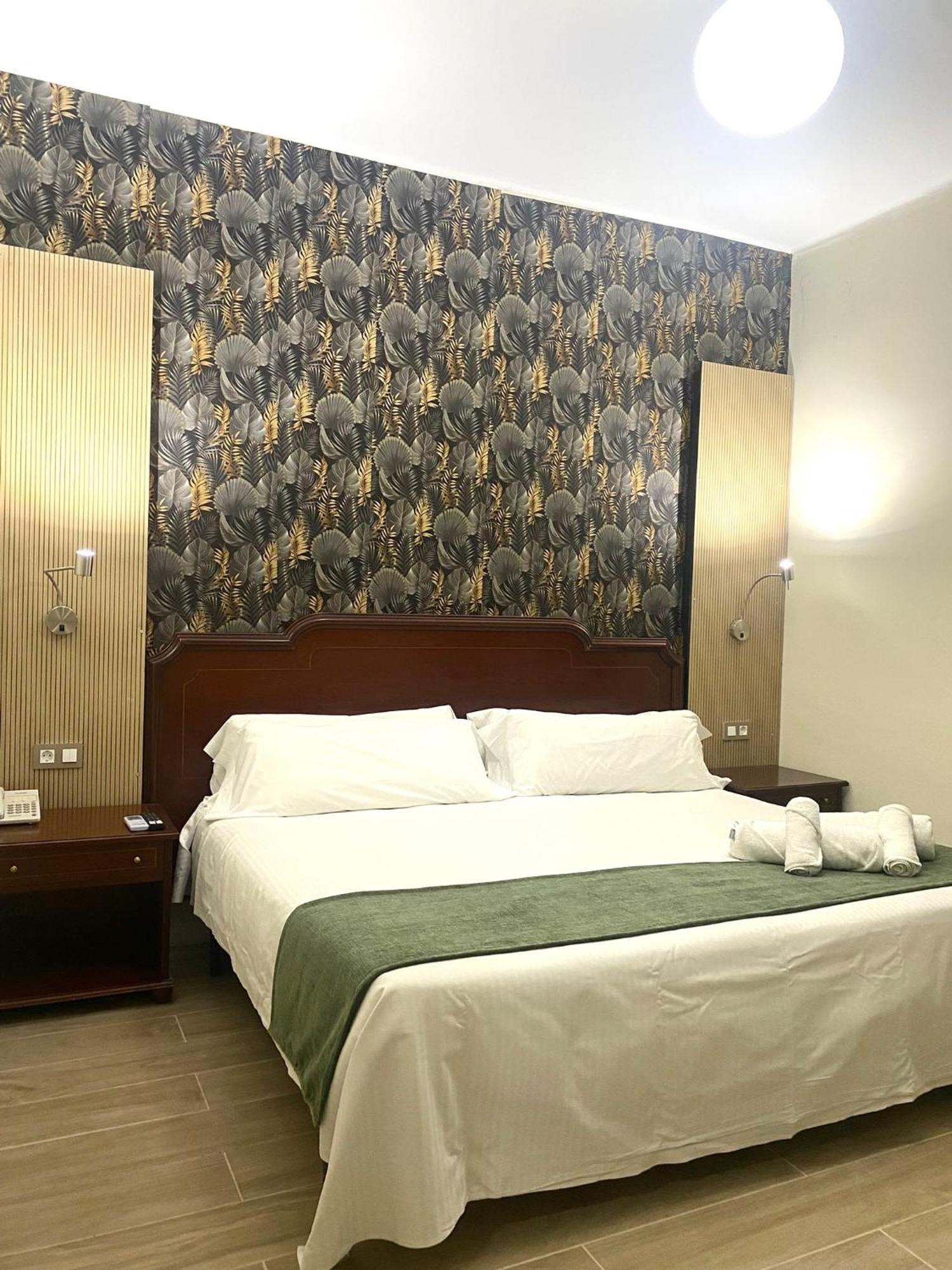 Hotel El Castell Sant Boi de Llobregat Eksteriør billede